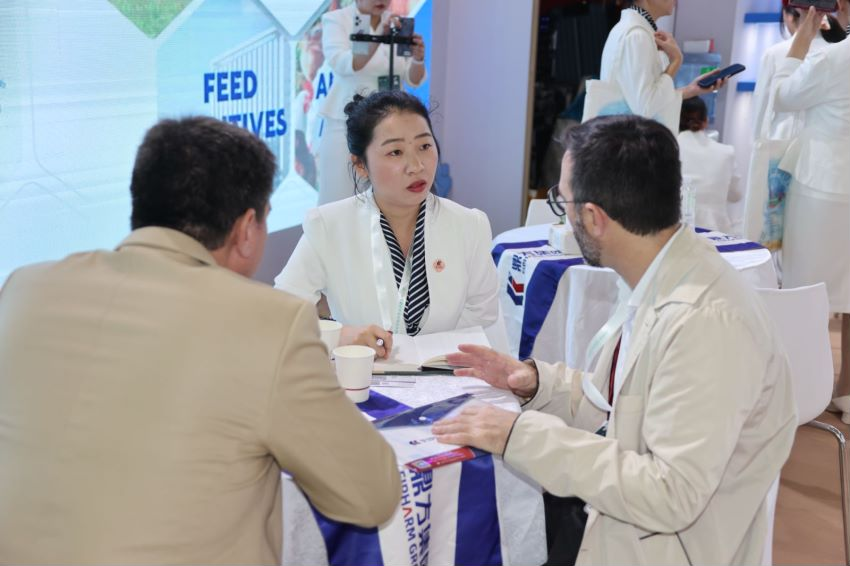 仲博cbin99亮相上海CPHI