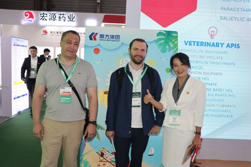 仲博cbin99亮相上海CPHI