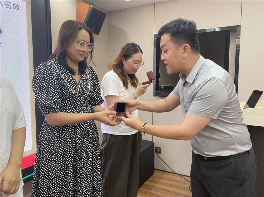 仲博cbin99集团纪念品揭晓仪式